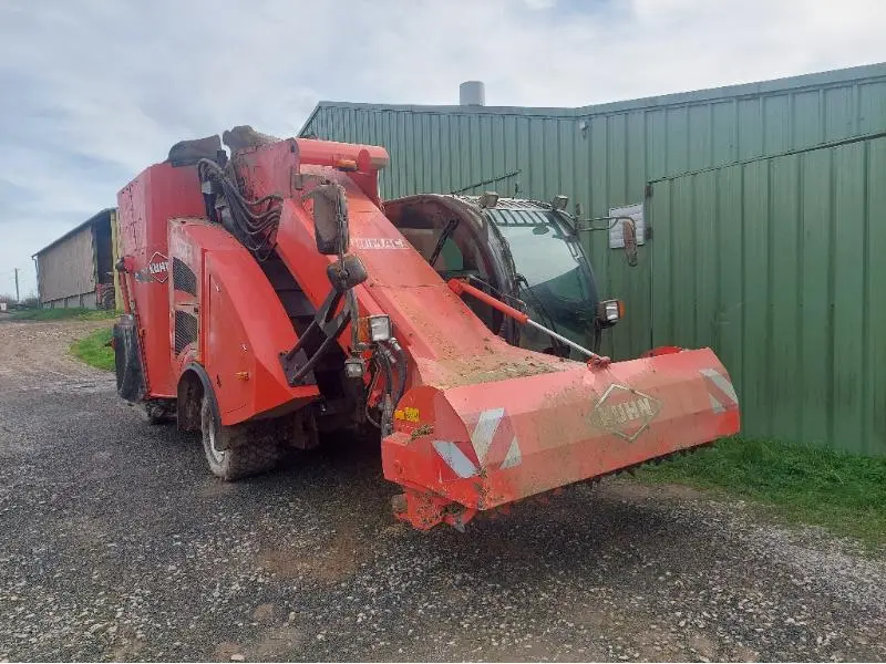 57623