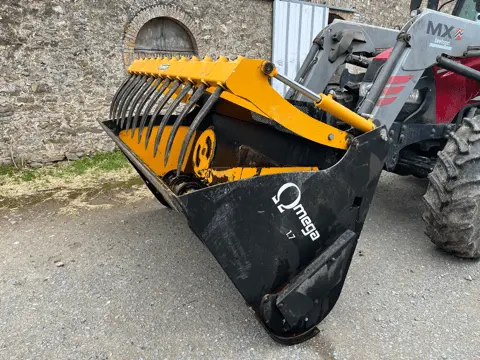 76895